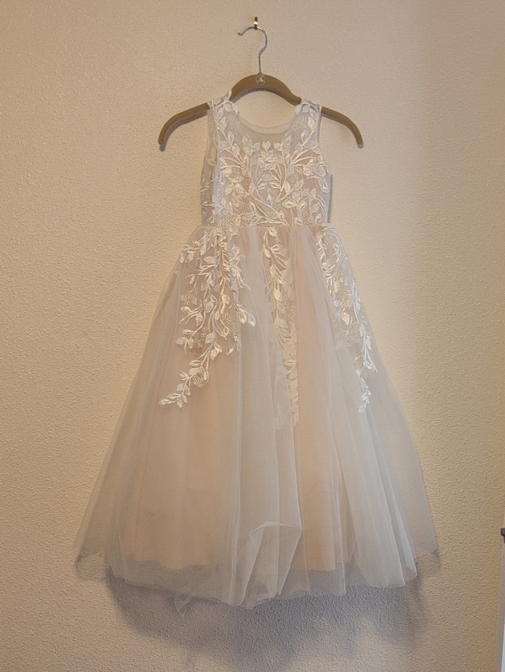 Ivory Lace Tulle Girls' Dress - Elegant Flower Appliqué